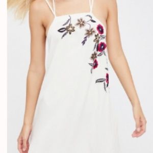 Floral White Shift Dress w/ Pockets